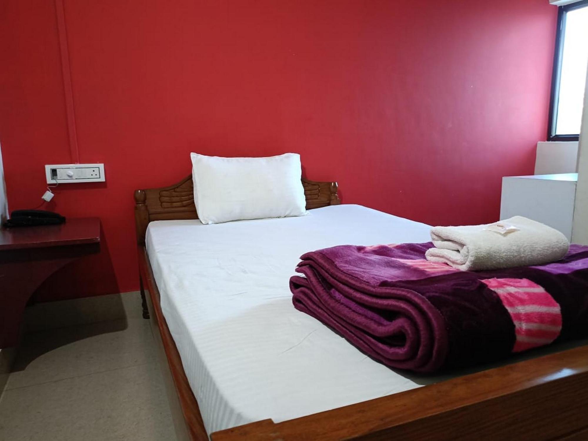 Hotel Bhargav Гувахати Экстерьер фото