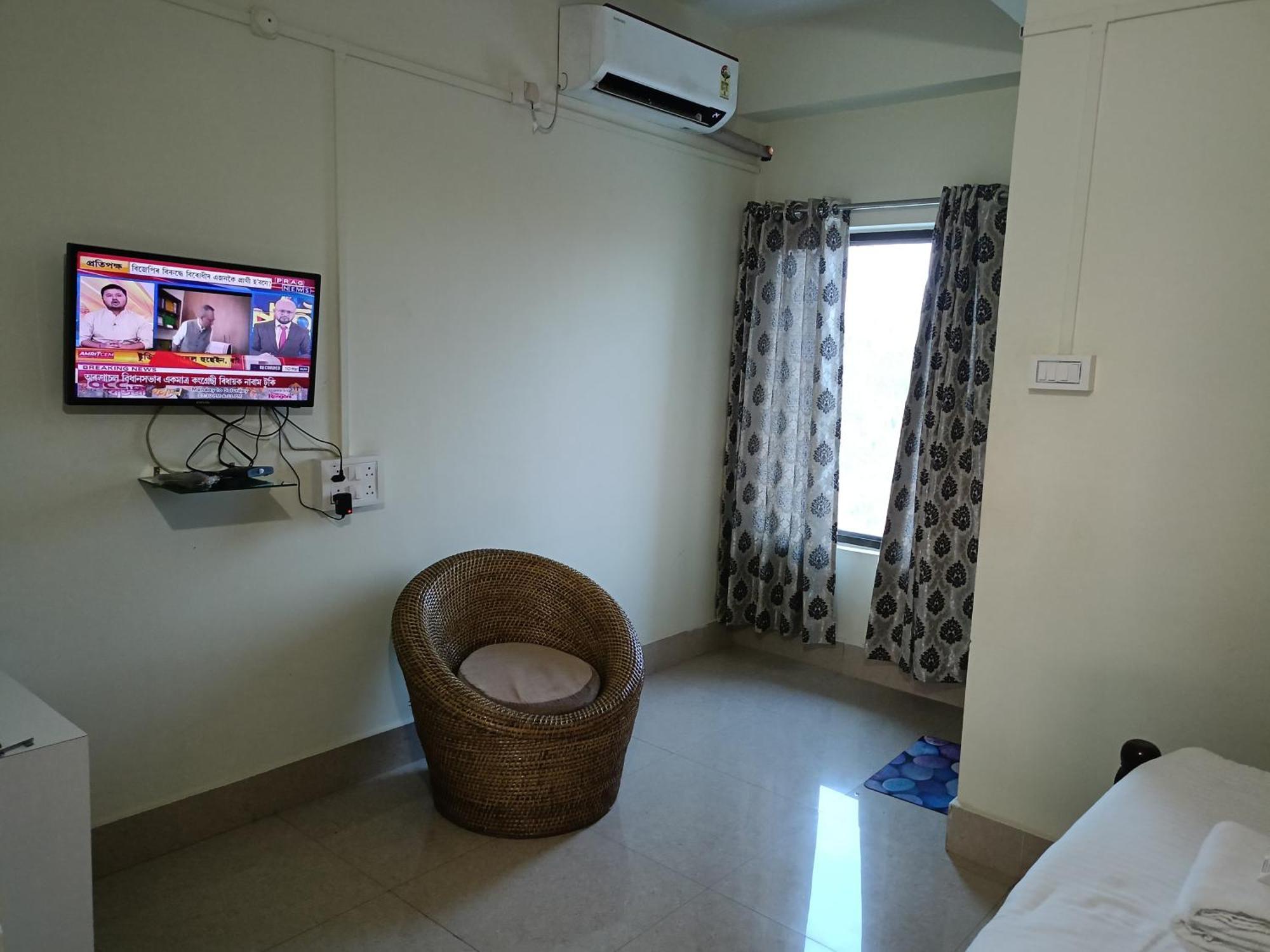 Hotel Bhargav Гувахати Экстерьер фото