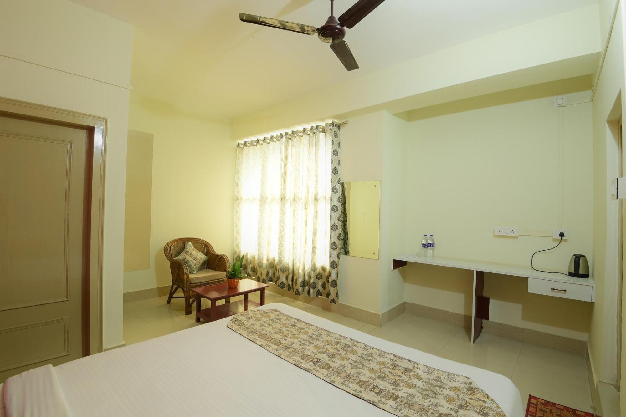 Hotel Bhargav Гувахати Экстерьер фото