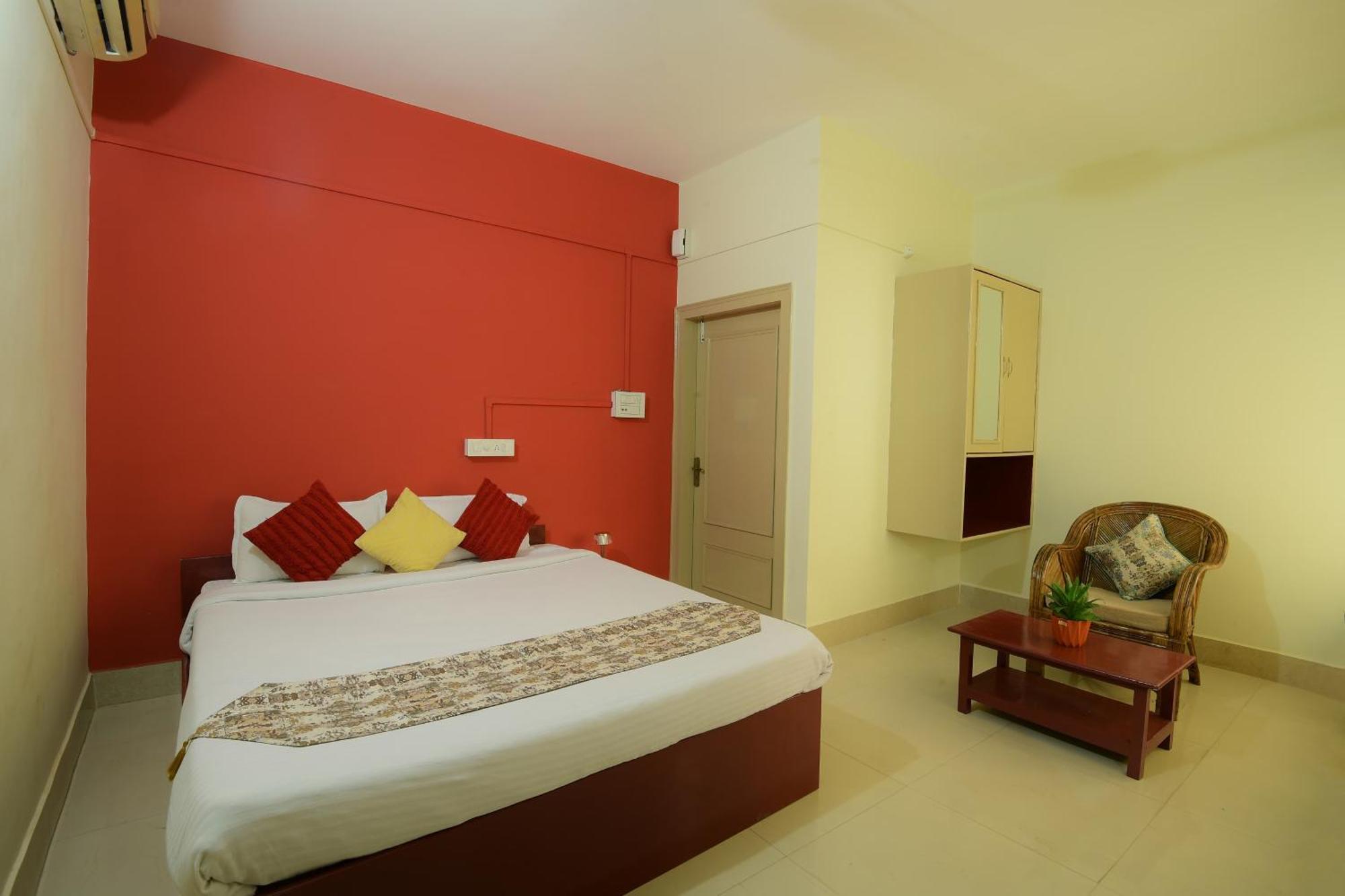 Hotel Bhargav Гувахати Экстерьер фото