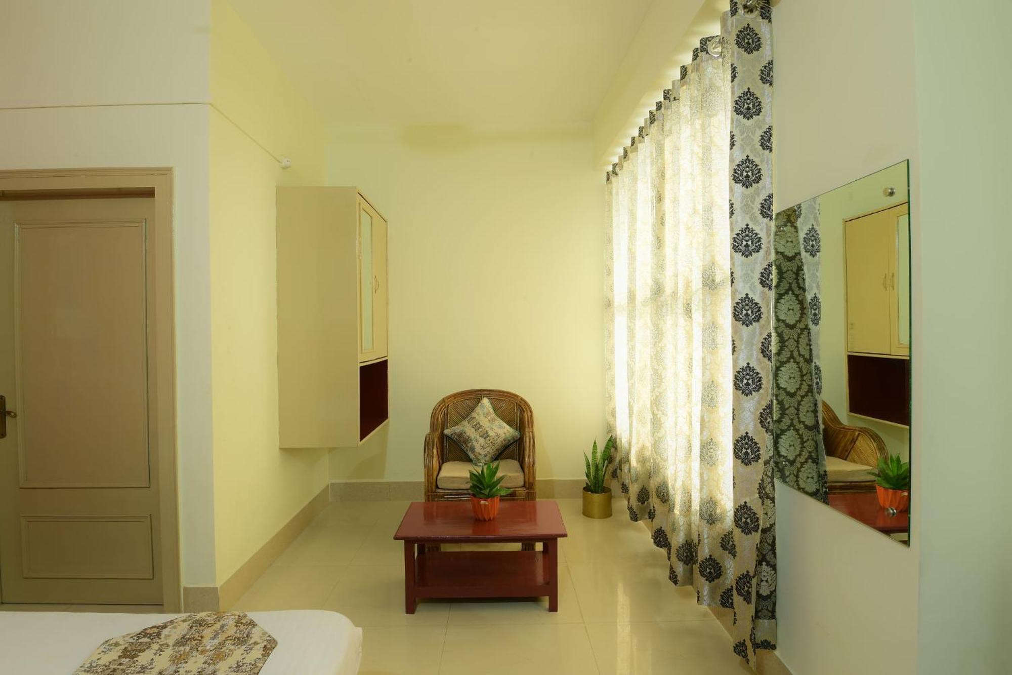 Hotel Bhargav Гувахати Экстерьер фото