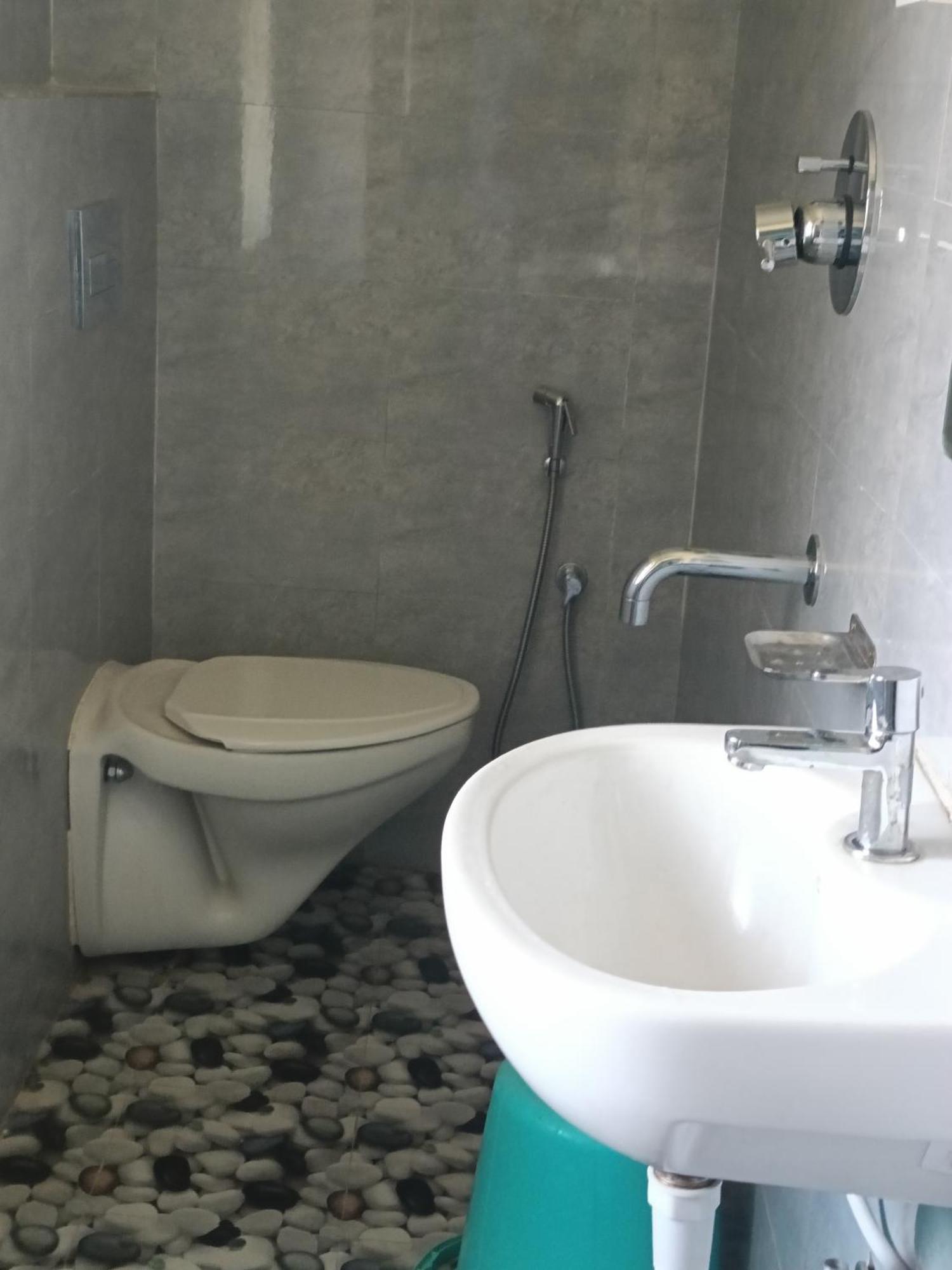 Hotel Bhargav Гувахати Экстерьер фото