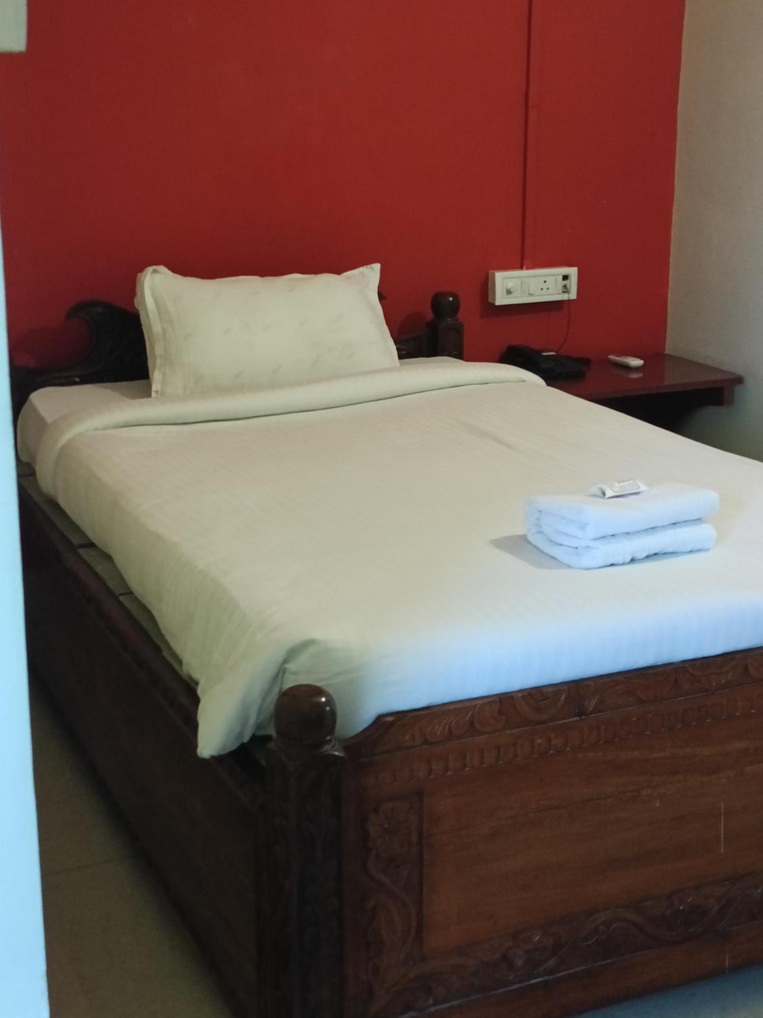 Hotel Bhargav Гувахати Экстерьер фото