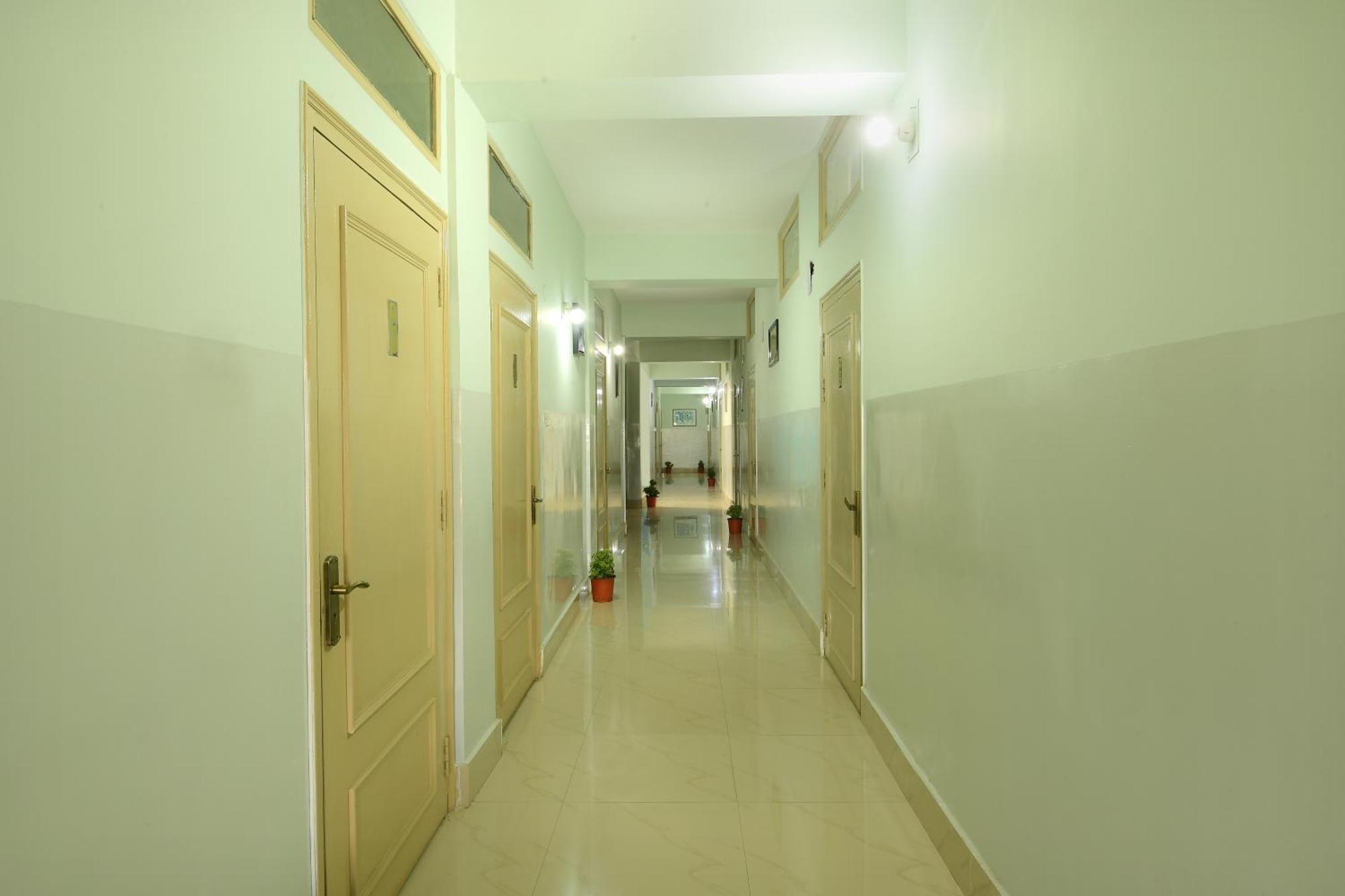 Hotel Bhargav Гувахати Экстерьер фото
