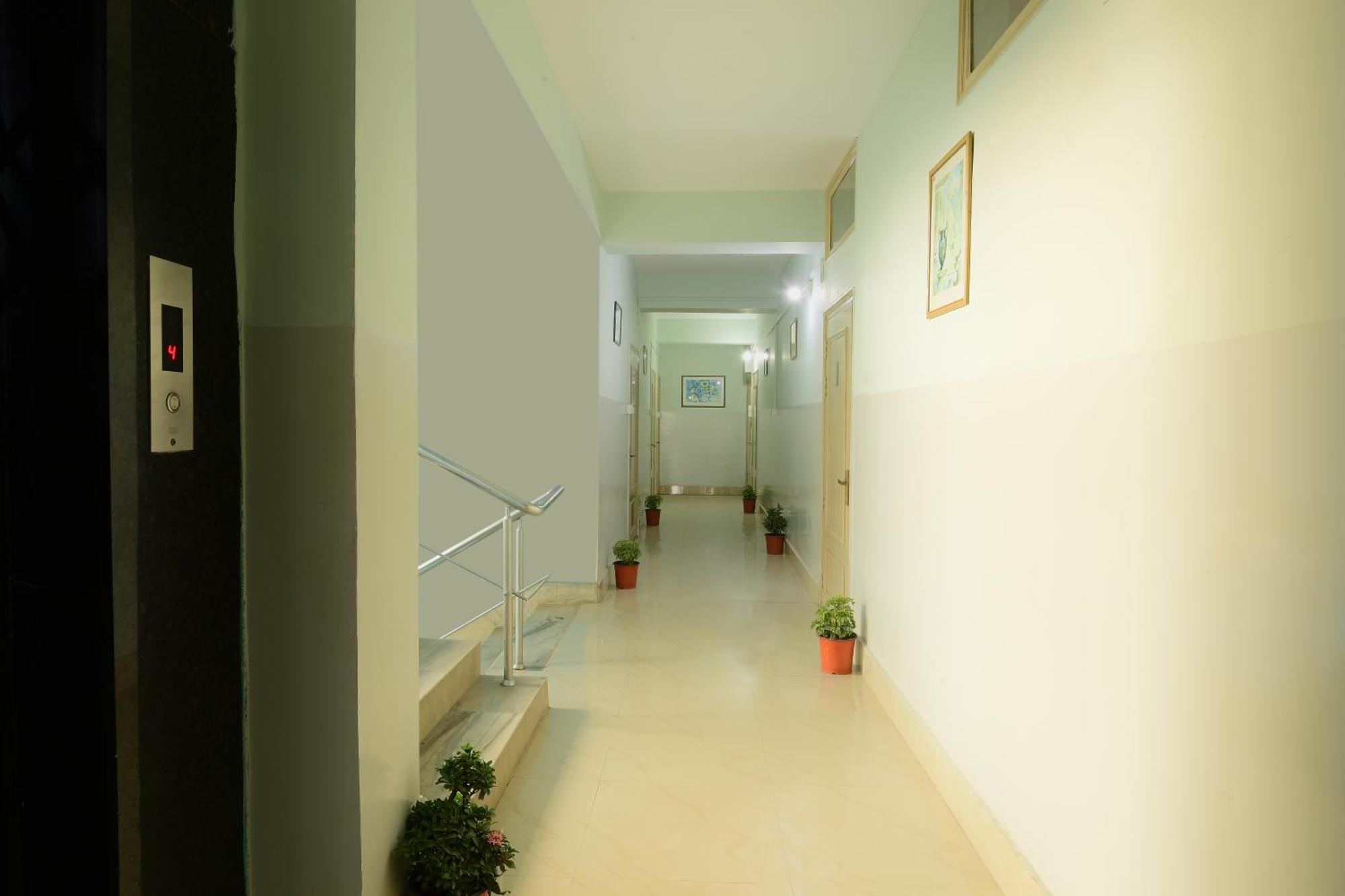Hotel Bhargav Гувахати Экстерьер фото